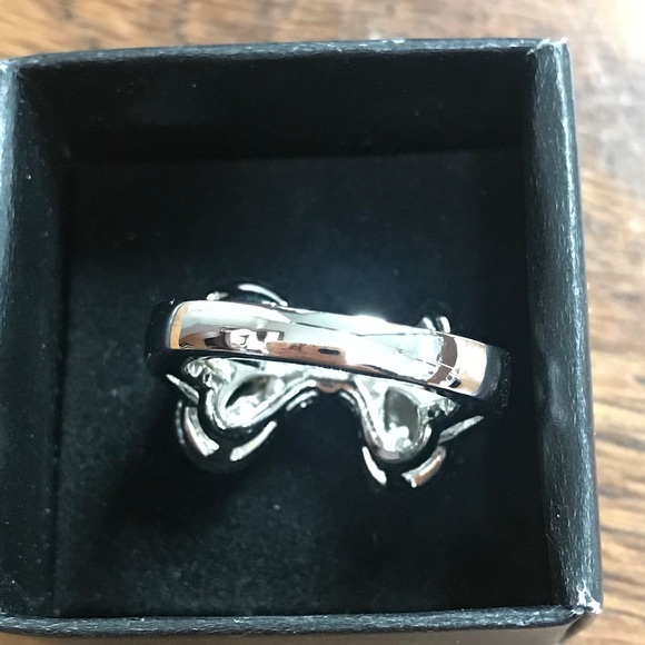 NWT Avon Take A Bow Ring Small Silvertone - Picture 4 of 10